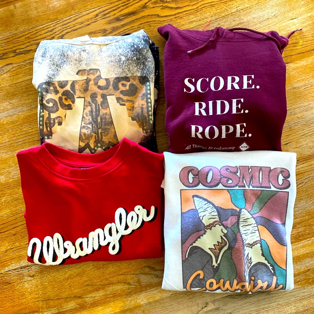 Western sweatshirt Bundle size small